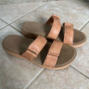 Reef Cushion Cloud Roa women’s size 9 tan sandals